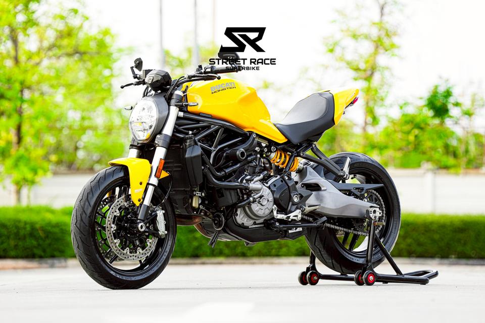 Monster821 | 2019 | Performance Yellow – Rare Factory Color! Immaculate condition with only 3,000 genuine km 💛