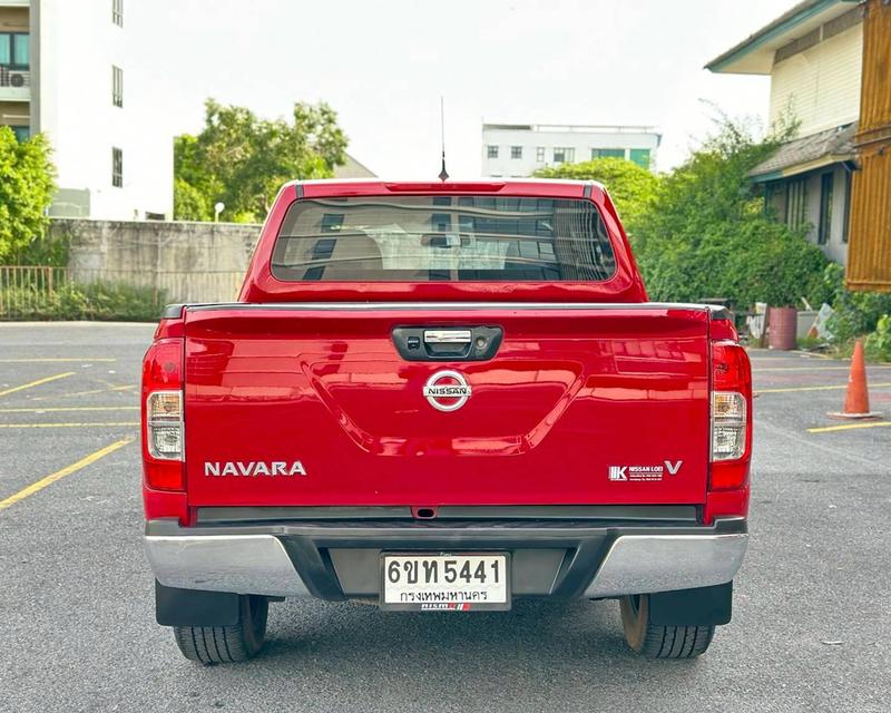 NISSAN NAVARA NP300 2.5 V DOUBLE CAB CALIBRE เกียร์ Auto สีแดง ปี 2018 (แท้)