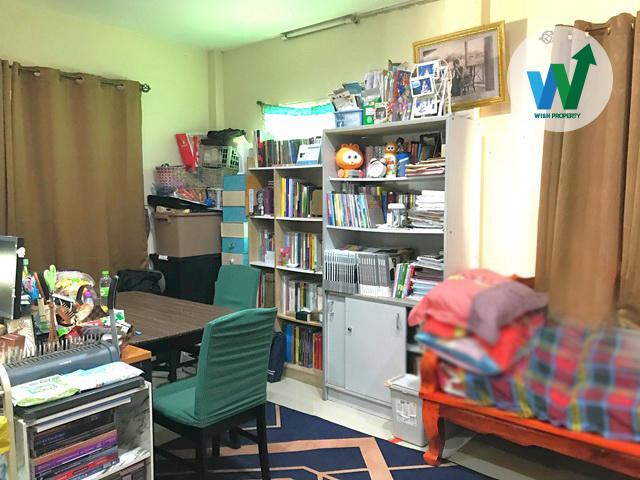 หมู่บ้านพรายรัตนะ ขายบ้านเดี่ยว 42 ตร.ว. หน้ากว้าง พื้นที่เยอะ 2 ห้องนอน 2 ห้องน้ำ 3 แอร์ 2 ที่จอดรถ ใกล้รถไฟฟ้าสถานีคปอ. 6