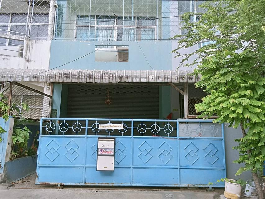 โรงงาน 9
