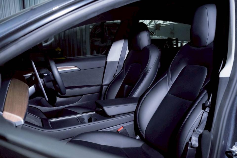 รหัสรถ PR44 Tesla Model 3 Performance Package 6