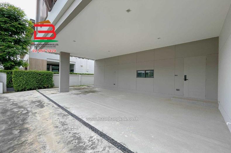 บ้านเดี่ยว หมู่บ้าน บางกอก บูเลอวาร์ด วิภาวดี-พหลโยธิน เนื้อที่ 86.7 ตรว. ตำบลคลองหนึ่ง อำเภอคลองหลวง จังหวัดปทุมธานี
