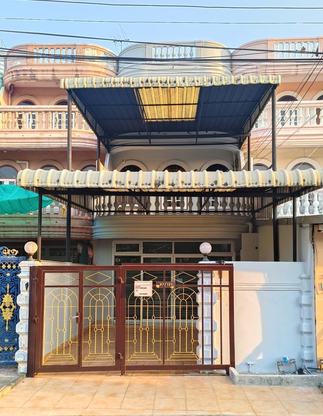 ทาวน์เฮ้าส์ 3 ชั้น 4 ห้องนอน 4 ห้องน้ำ 1