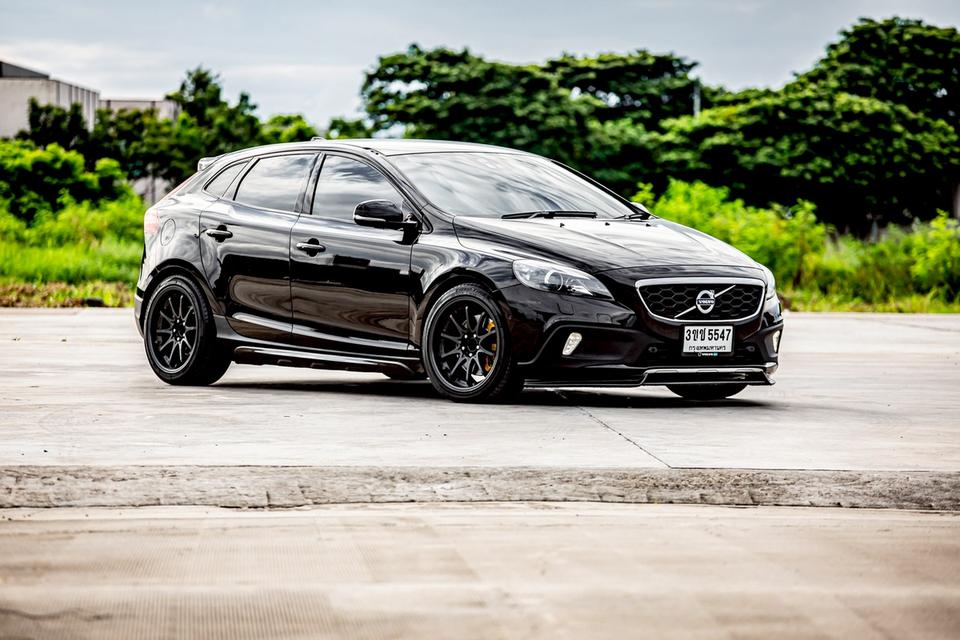 Volvo V40 T5 Cross Country 2.0 Turbo T5 ปี 2015 สีดำ ของแต่งหลักแสน 4