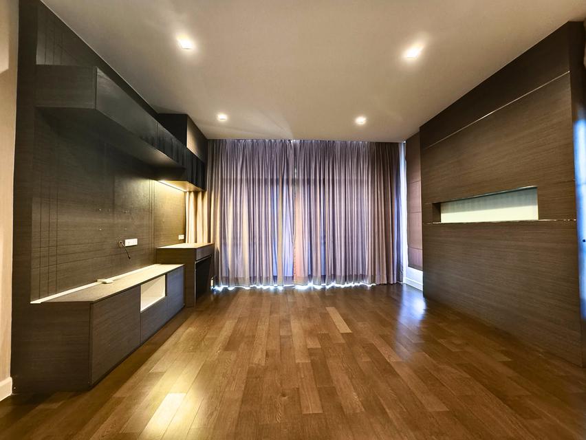 ขาย บ้านเดี่ยว หลังมุม ทิศเหนือ เศรษฐสิริ อ่อนนุช-ศรีนครินทร์ ฟรีค่าใช้จ่ายวันโอน 5ห้องนอน 5ห้องน้ำ 5 นาทีถึงมอเตอร์เวย์ 78.1 ตร.ว. มีเรือนรับรอง 8