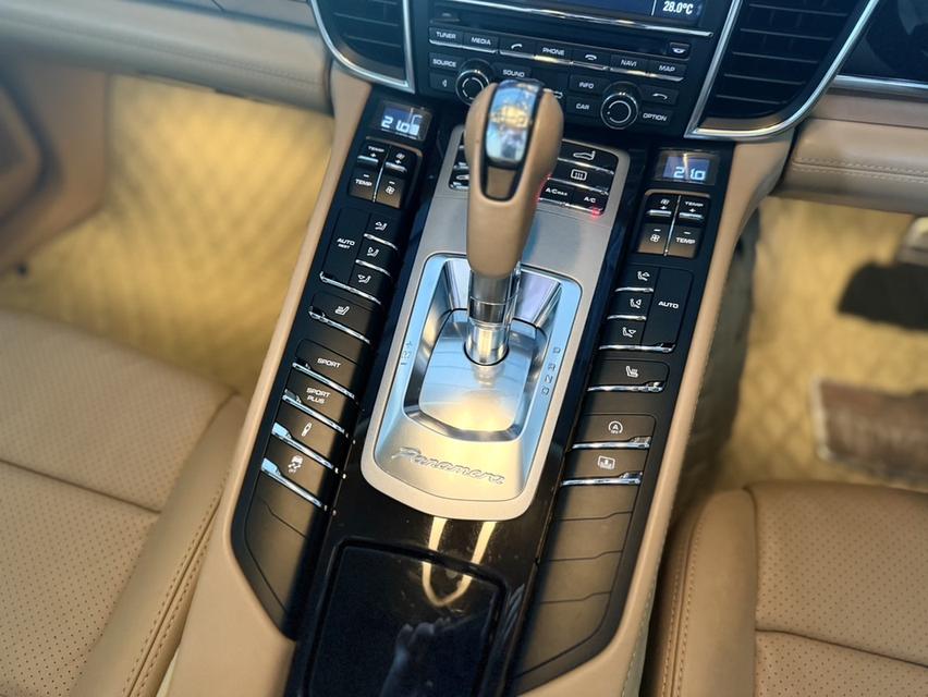 Porsche Panamera diesel 2013 สีขาว ภายในสีครีม รูปที่ 12