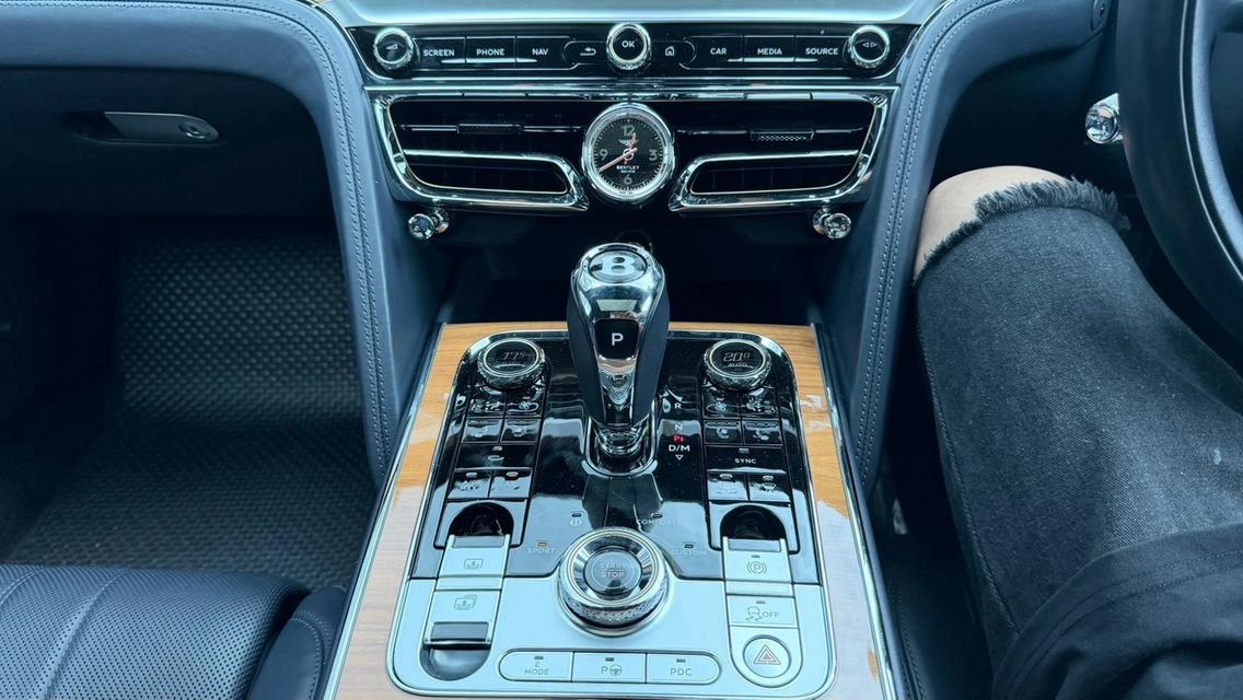 Bentley Flying Spur 2.9 Hybrid 4WD 2022จด23 สีขาว รถศูนย์ AAS วารันตียังเหลือต่อได้ ออฟชั่นเต็มสุด รูปที่ 11