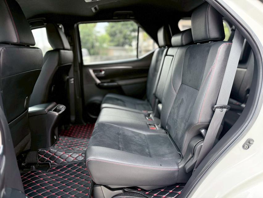 TOYOTA FORTUNER 2.8 GR SPORT 4WD BLACKTOP ปี 2022 โฉม ปี15-ปัจจุบัน สีขาวหลังคาดำ รูปที่ 10
