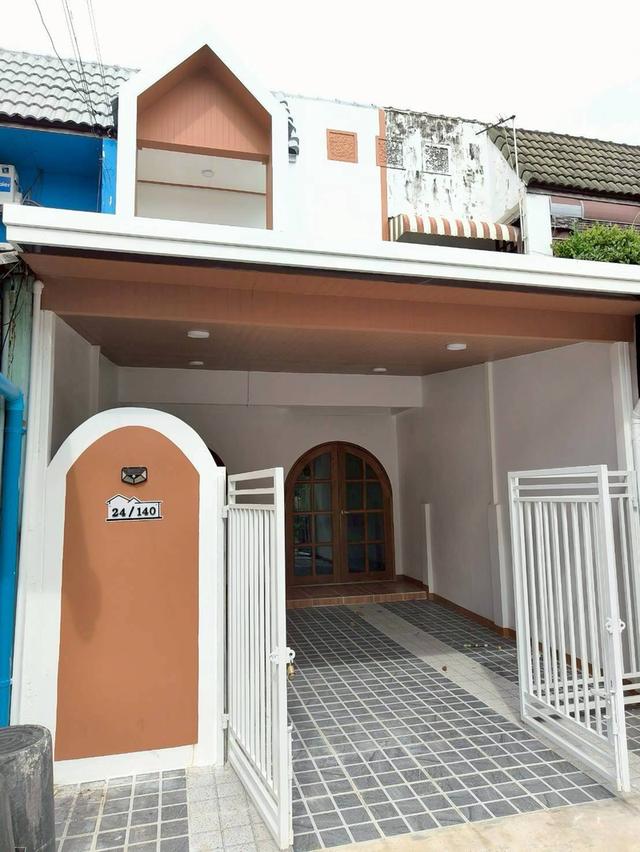 ทาวน์เฮาส์รีโนเวทใหม่ + เทอเรสวิวธรรมชาติ สวยครบในงบไม่ถึง 2 ล้าน! | ST-E 19