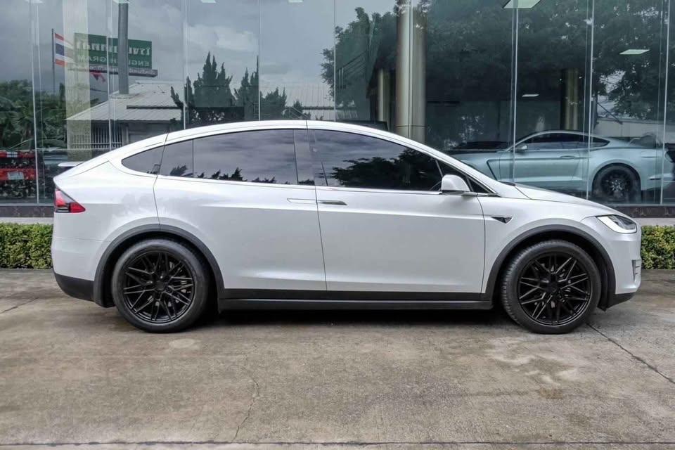 Tesla Model X SUV อัจฉริยะ รุ่นใหญ่ของเทสล่า 5