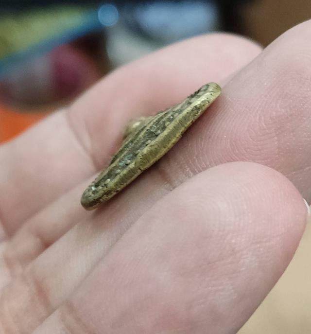 เหรียญหล่อหลวงพ่อเงิน วัดบางคลาน พิมพ์จอบใหญ่ 4