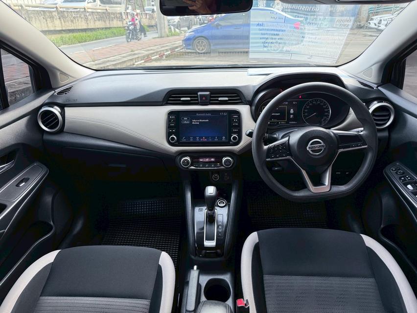 Nissan  2