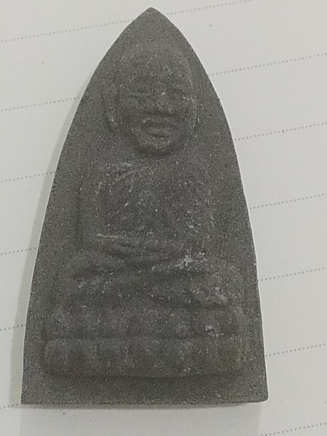 หลวงปู่ทวด เนื้อว่านดำ พิมพ์เตารีดหลังหนังสือ