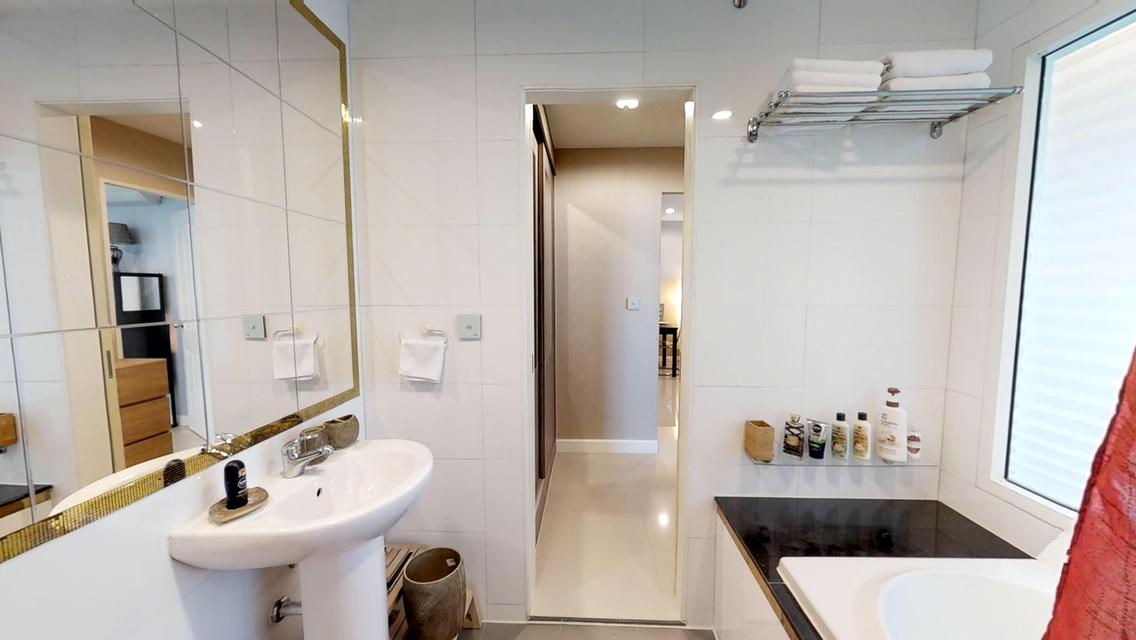 ❤️ Rare 49 sqm Sukhumvit 1-Bedroom with Huge Balcony and Sunset Views 🏙️ 5