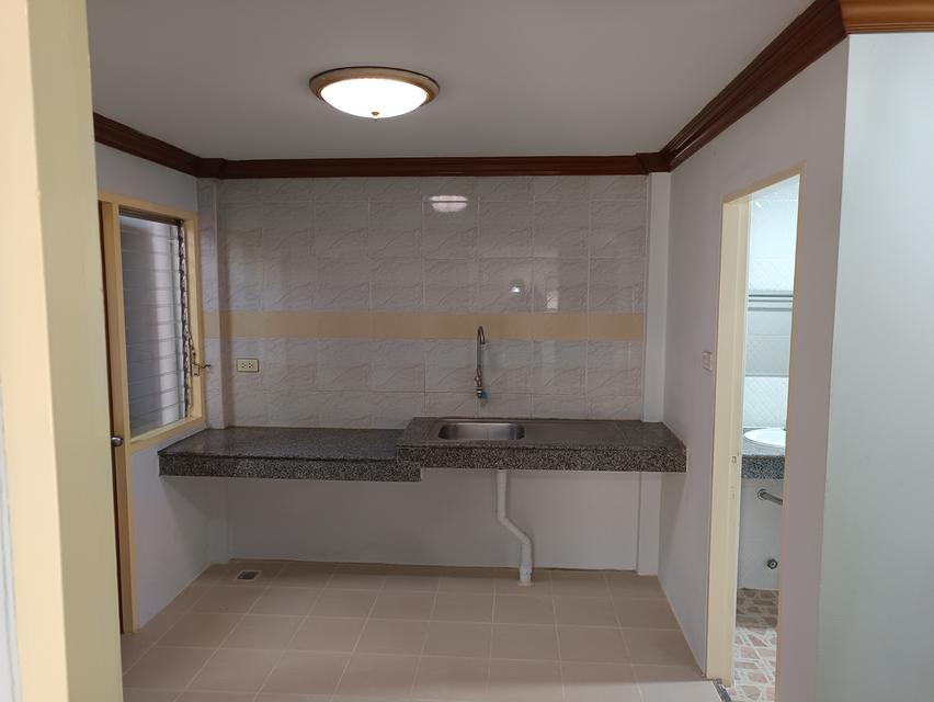 บ้านทาวน์เฮ้าส์ ผนังสองด้านไม่ติดกัน ใกล้รถไฟฟ้าสายสีแดงดอนเมือง 9