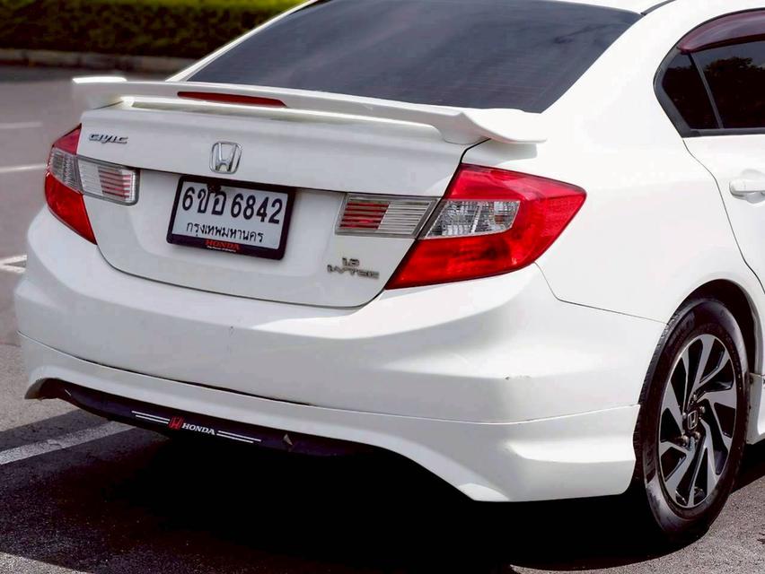 Honda Civic FB 1.8 S เกียร์ Auto สีขาว ปี 2013 6