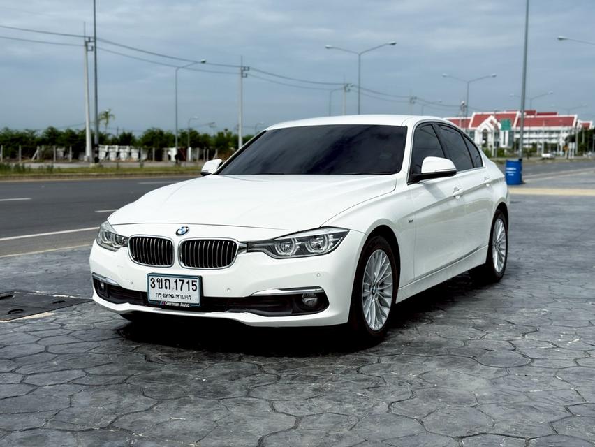 BMW 320d Luxury ปี 2015 สีขาว สวยสภาพดี