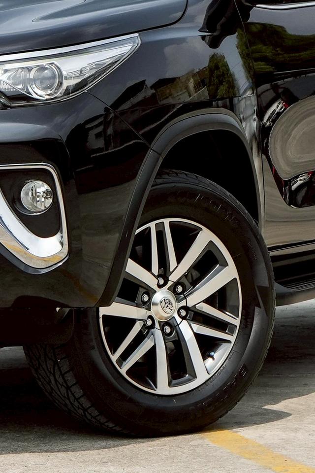 รหัสรถ CBL449 TOYOTA FORTUNER 2.4 V 2WD AT 2016 รูปย่อยที่ 1