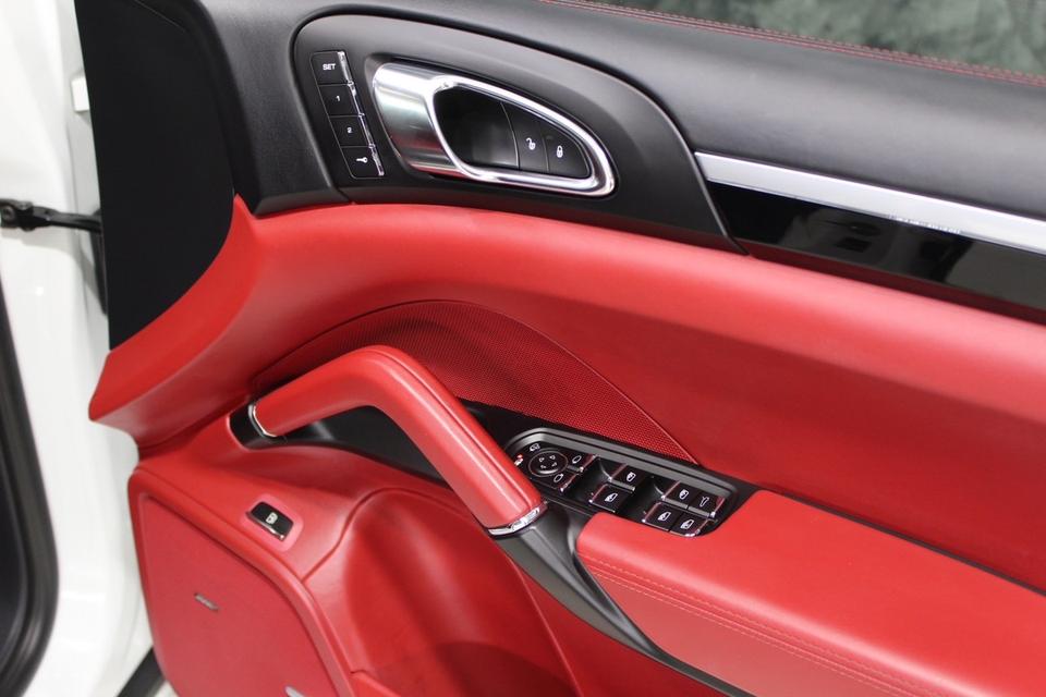 รหัสรถ JRS8118 เข้าใหม่กับ Porsche Cayenne SE Hybrid 2016 12