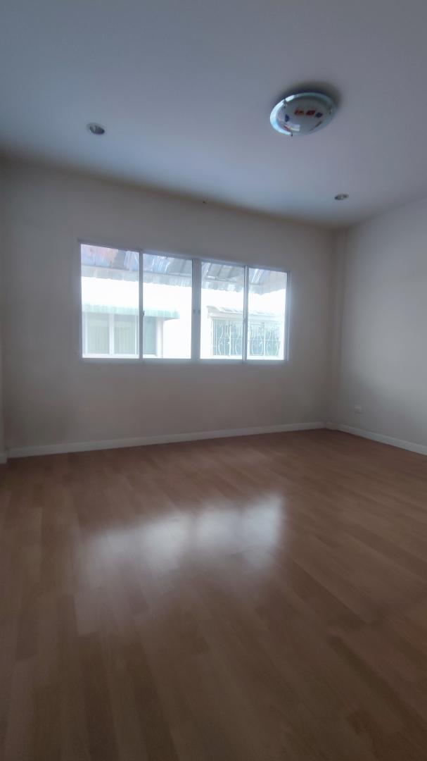 ขายทาวน์โฮมหมู่บ้าน ปริญญาลักษณ์ สาธร 3ชั้น 18ตรว 4นอน 7