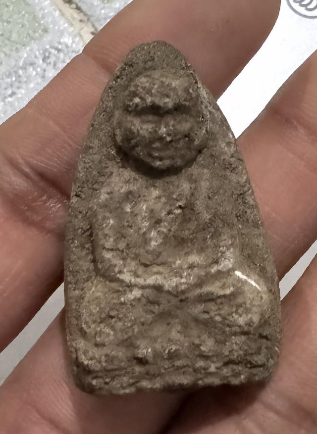 วัตถุในภาพคือ พระเครื่องหลวงปู่ทวด พิมพ์หลังเตารีด รูปที่ 4