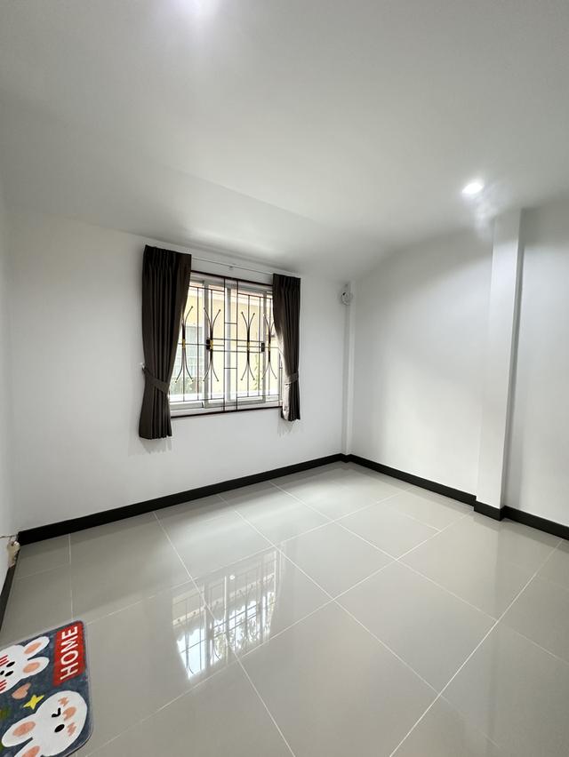 หมู่บ้านเพ็ญศิริเพลส สุวินทวงศ์ 45 12