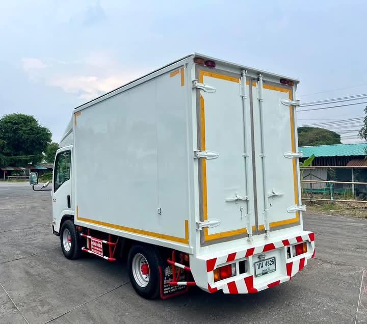 Isuzu NLR 130 สีขาวสภาพดี 6