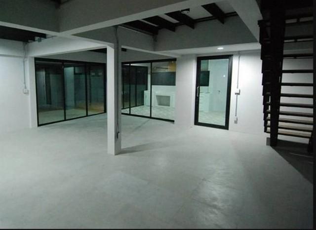 ให้เช่าบ้านเดี่ยว2 ชั้น 3 ห้องนอน 3 ห้องน้ำ แอร์ 5 จอดรถได้ 8 คัน สไตล์โมเดิร์น โชคชัย 4 6