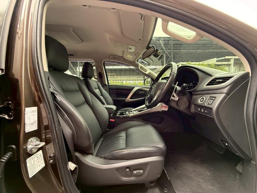 Pajero 2.4 GT Premium  NAVI 4WD ปี2017  สีน้ำตาล ดีเซล  10