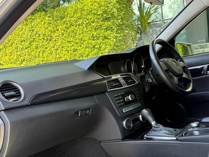 2014 BENZ C200 W204 รถมือเดียวออกป้ายแดง รถวิ่งน้อยเพียง 108,000 กม รถเข้าศูนย์ตามระยะ รถไม่เคยมีอุบัติเหตุครับ 11