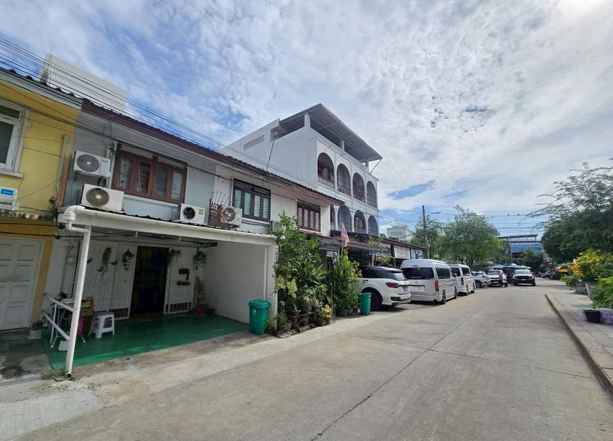 ขายทาวน์เฮ้าส์ 2 ชั้น สุขุมวิท 71 พร้อมผู้เช่า ทำเลสวย น่าลงทุน (N.2240) 2
