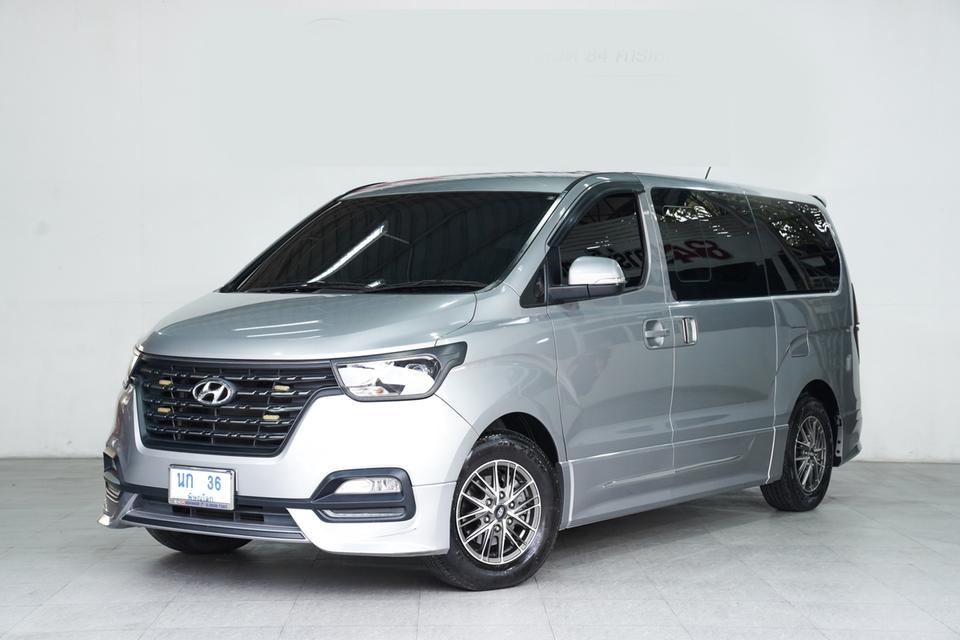 #HYUNDAI #H1 2.5 Elite AT 02019 จดปี 2020 สีเงิน