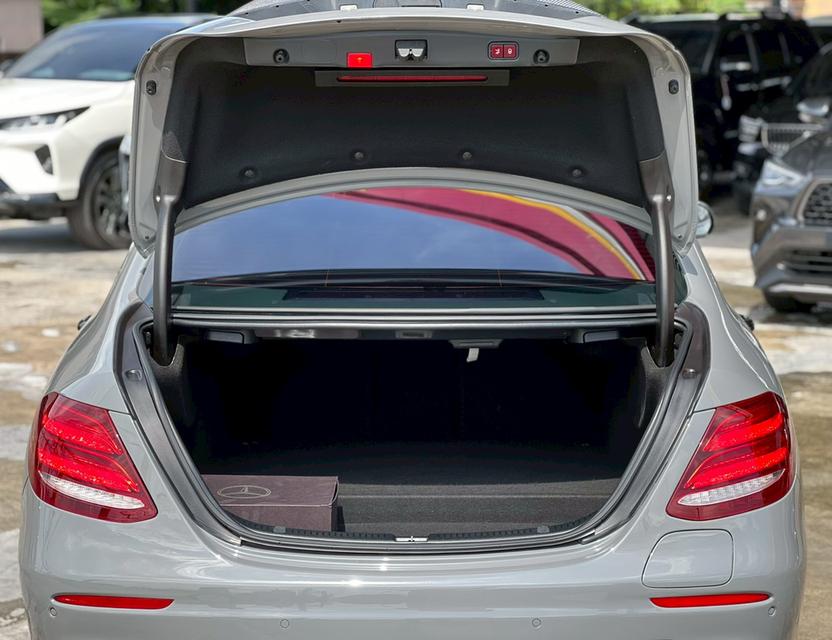 ปี 2018 BENZ E-CLASS, E350e 2.0 AMG DYNAMIC โฉม W213 ปี16-24 สีเทา(สีเดิมสีดำ) ตัวท็อปสุดหลังคาซันรูฟ 9