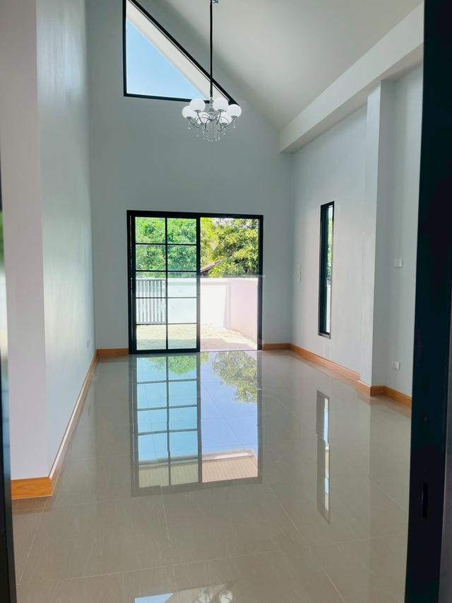 บ้านเดี่ยว ทำเลดี ห่าง รพ.พานทองเพียง 3 กิโลเมตร 2 นอน 2 น้ำ  2 จอดรถ  6