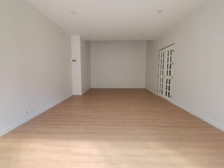 ขายด่วนทาวน์เฮาส์ 3 ชั้น - สุขุมวิท 31 7