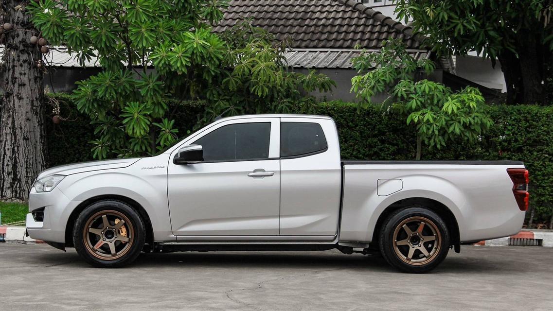 ISUZU D-MAX SPACECAB 1.9 Ddi L DA ปี 2020 (โฉม SPACECAB 19-ปัจจุบัน) เครื่องยนต์ดีเซล สีเทา เกียร์ธรรมดา(MT) ไมล์เพียง 124,683 ช่วงล่างแน่นๆ 5