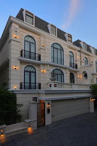 ขาย Pool Villa หรู 3 ชั้น The Boulevard Ekamai 22 สุขุมวิท 63 ขนาด 500 ตรม. 4 ห้องนอน แต่งหรู พร้อมลิฟท์ และสระว่ายน้ำส่ 1