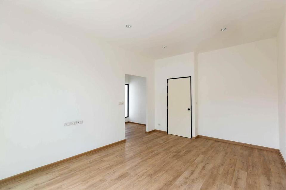 ขายบ้านแฝดสร้างใหม่ พัทยากลาง ราคาเริ่มต้น 4.99 ล้าน หน้าบ้านกว้าง 3 นอน 3 น้ำ พื้นที่ใช้สอยเยอะ 9