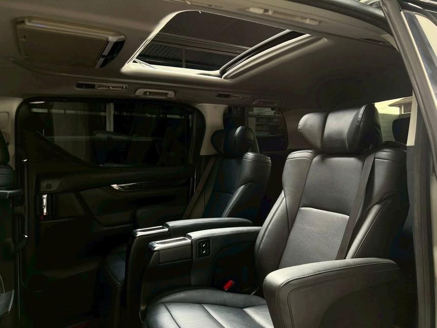 Toyota ALPHARD 2.5 S C-Package Van 7