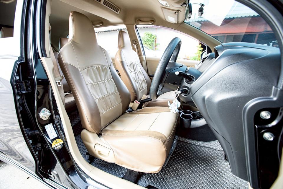 Honda Mobilio 1.5V ปี 2015 สีดำ 7 ที่นั่ง เกียร์ Auto 11