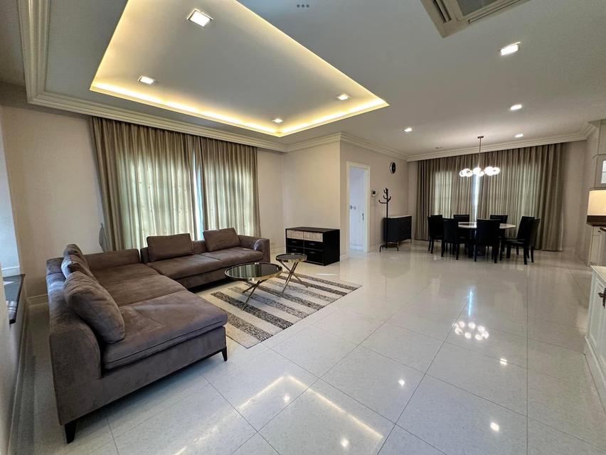 Vายบ้านหรู หมู่บ้านนาราสิริ บางนา กม 10 8