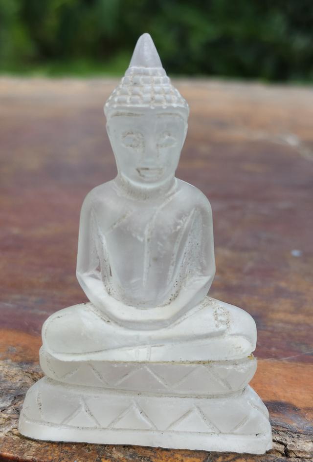 พระแก้วโปร่งคราม(แก้วน้ำค้าง)