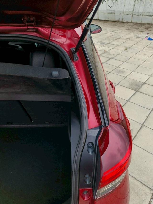 TOYOTA YARIS 1.2 MID Hatchback สีแดง ปี 2020 15