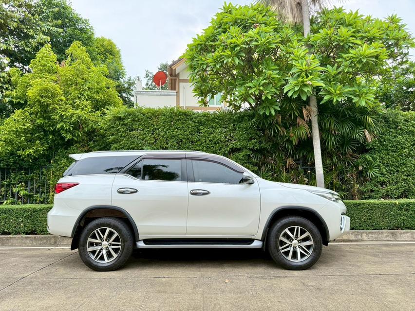 Toyota Fortuner 2.4 Top Sigma4 ดีเซล 4WD Auto ปี 2018 สีขาว เจ้าของดูแลอย่างดี สภาพป้ายแดง 3