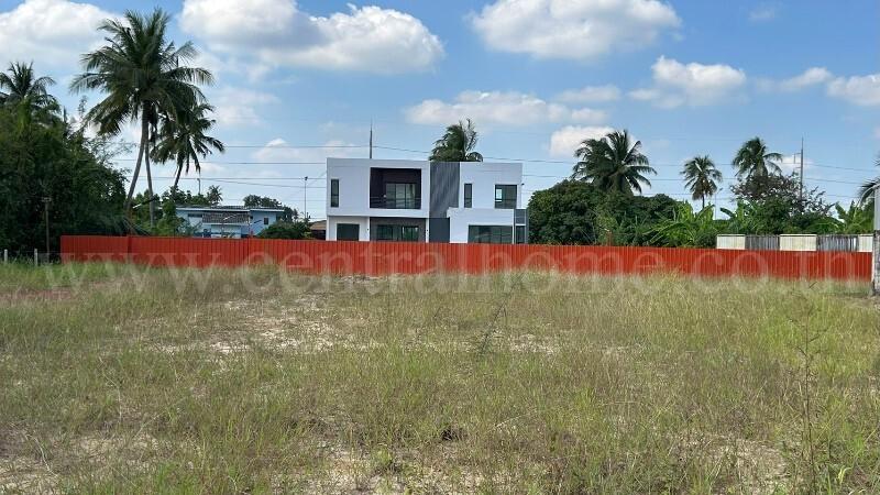 บ้านเดี่ยว พร้อมที่ดิน 1-2-52.4 ไร่ ติดถนนเพชรเกษม หนองโพ ราชบุรี 2