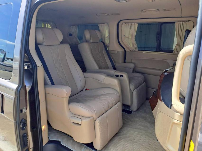 ปี 2017 HYUNDAI GRAND STAREX, 2.5 VIP (สีน้ำตาล) 15