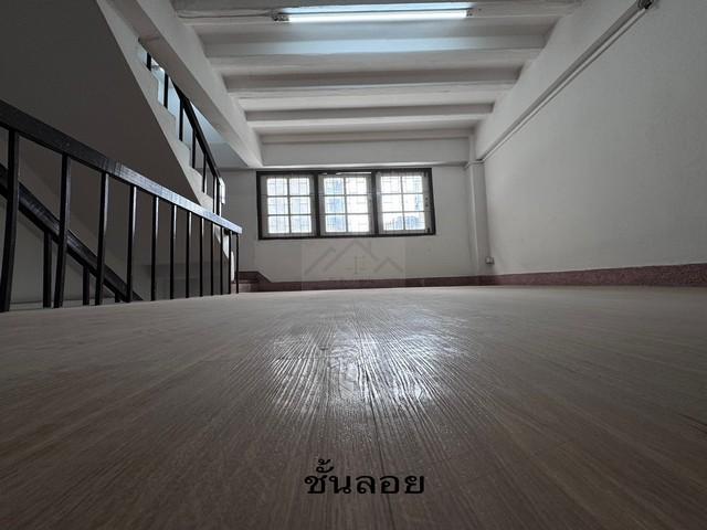ให้เช่าอาคารพาณิชย์ 3.5 ชั้น 300 ตร.ม. ซอยพัฒนาการ 57/1 ติดถนนใหญ่ ใกล้ตลาดพัฒนาการ 6