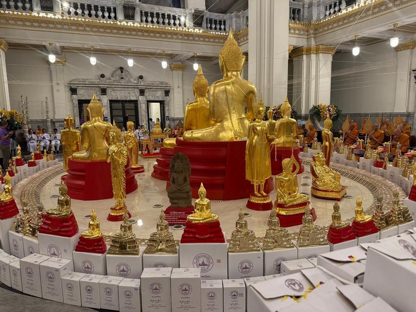 เหรียญหล่ออาร์มบอร์นชุบเงินลงยาเหลืองหลวงพ่อโสธร รุ่น ประวัติศาสตร์ตำรวจ ๒๕๖๘ 11