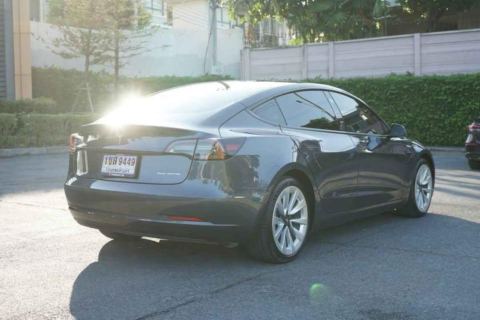 Tesla Model Y Long Range Sedan 2023 8