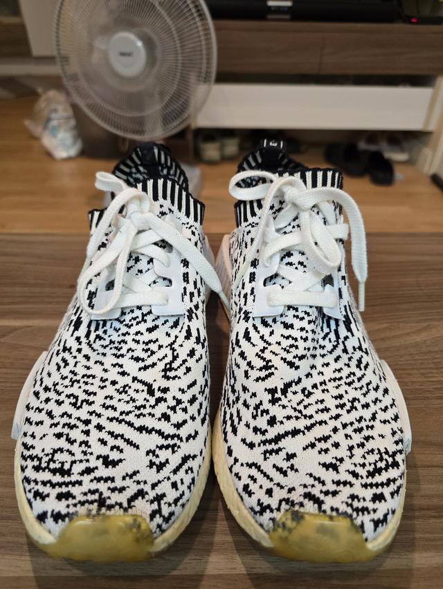 Adidas NMD_R1 Primeknit ลายขาวดำ มือสองแท้ Size:43/27.5 ส่งฟรี